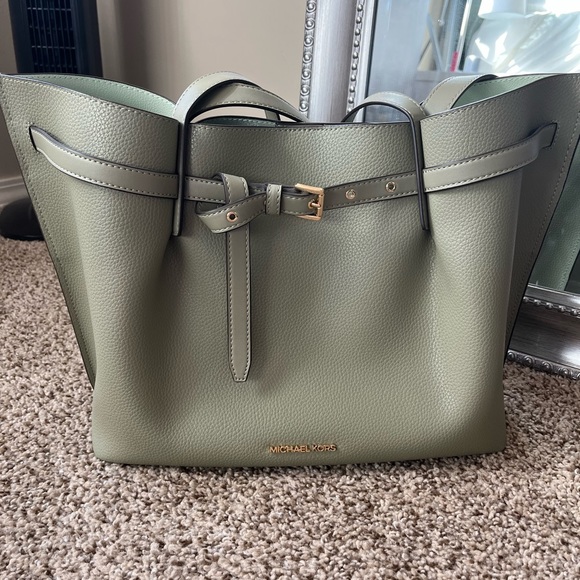 Michael Kors Handbags - NWT Michael Kors Tote